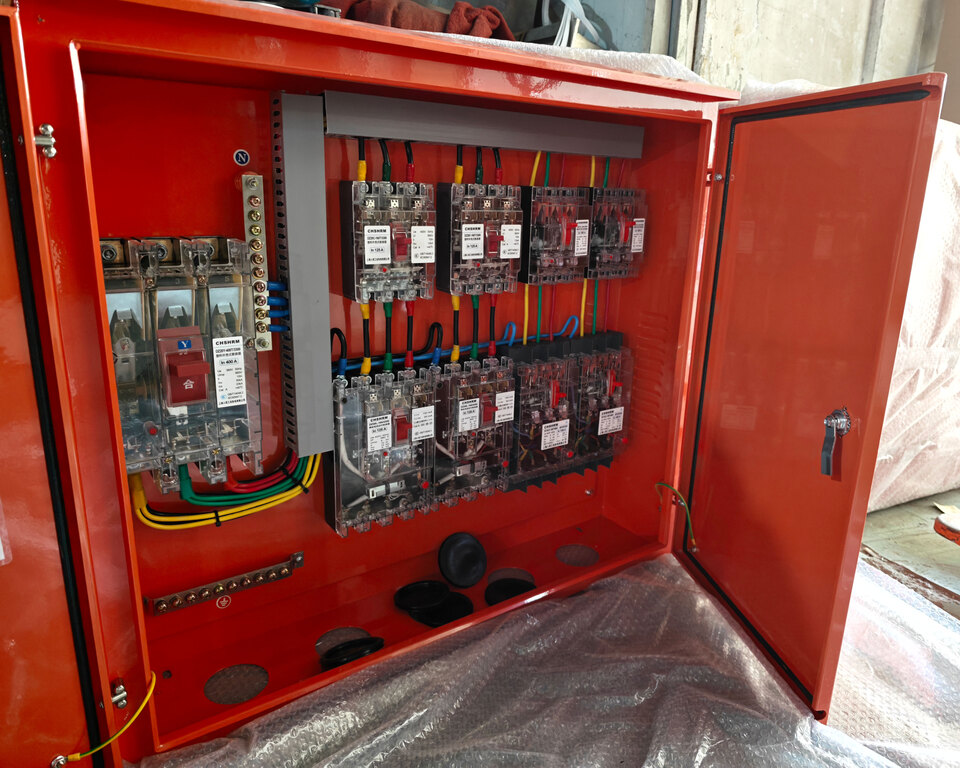 Hvordan kan standarderne for strømdistribution for byggepladser følge med, når den globale infrastruktur opvarmes? Ouyue Electric har lanceret en højbeskyttelses rustfrit stål udendørs venstre og højre dobbeltdørsboks